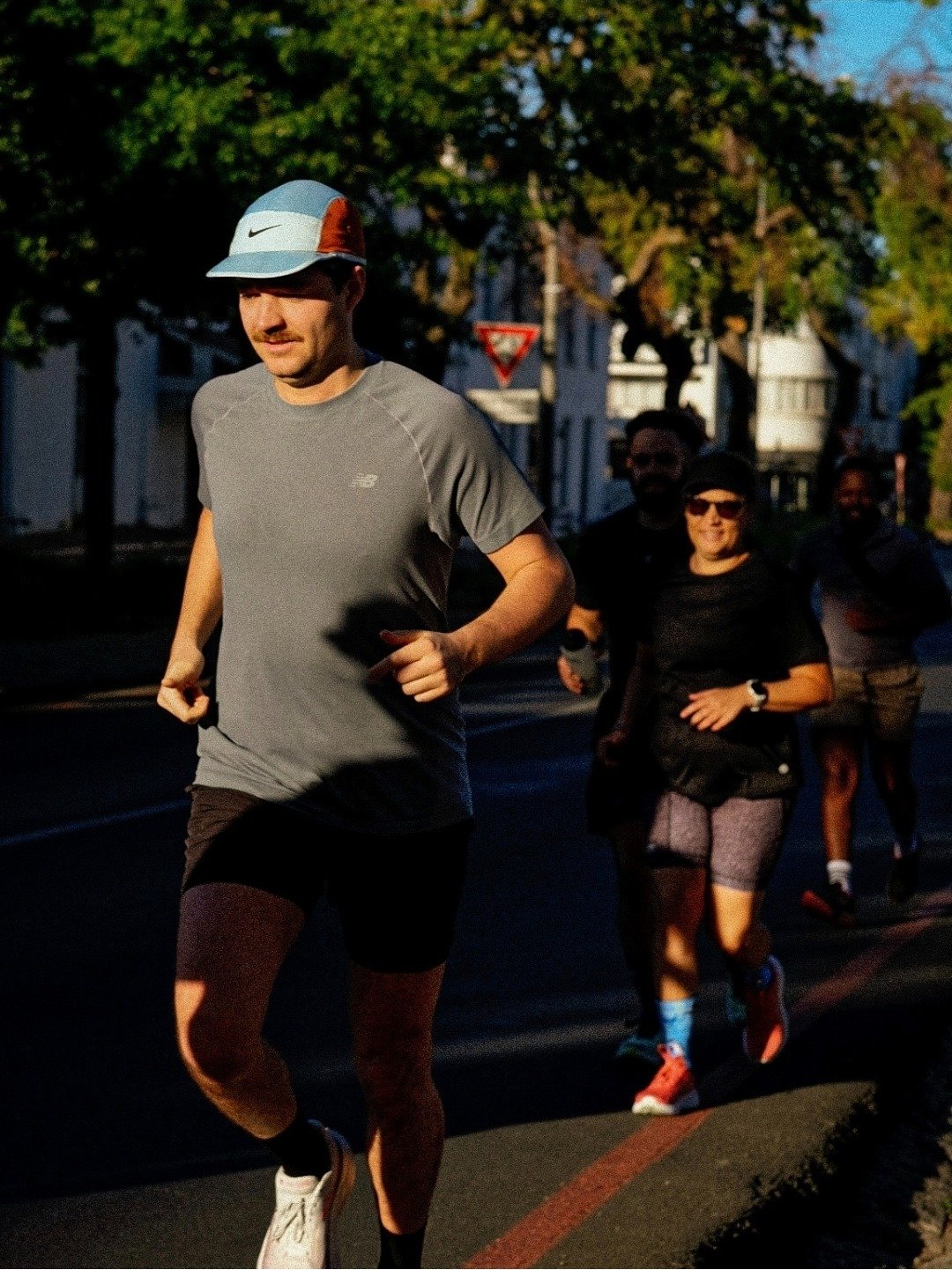 Brew and Bolt runners moving through Stellenbosch